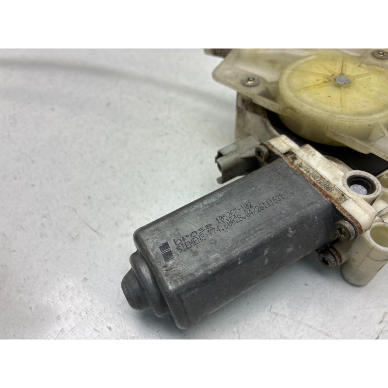 Leve vitre electrique avant droit PEUGEOT 406 Photo n°1