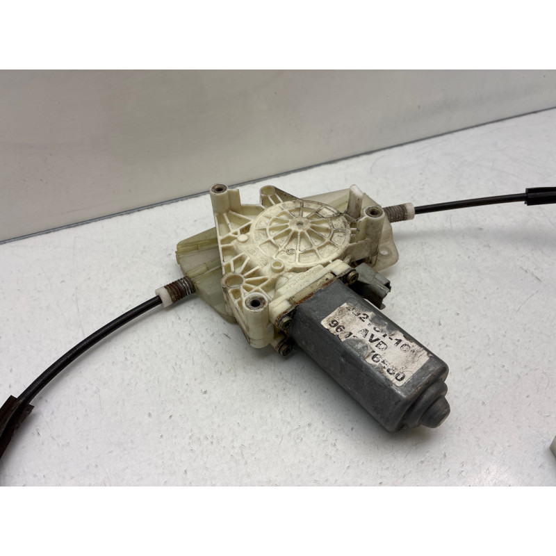 Leve vitre electrique avant droit PEUGEOT 406 Photo n°4