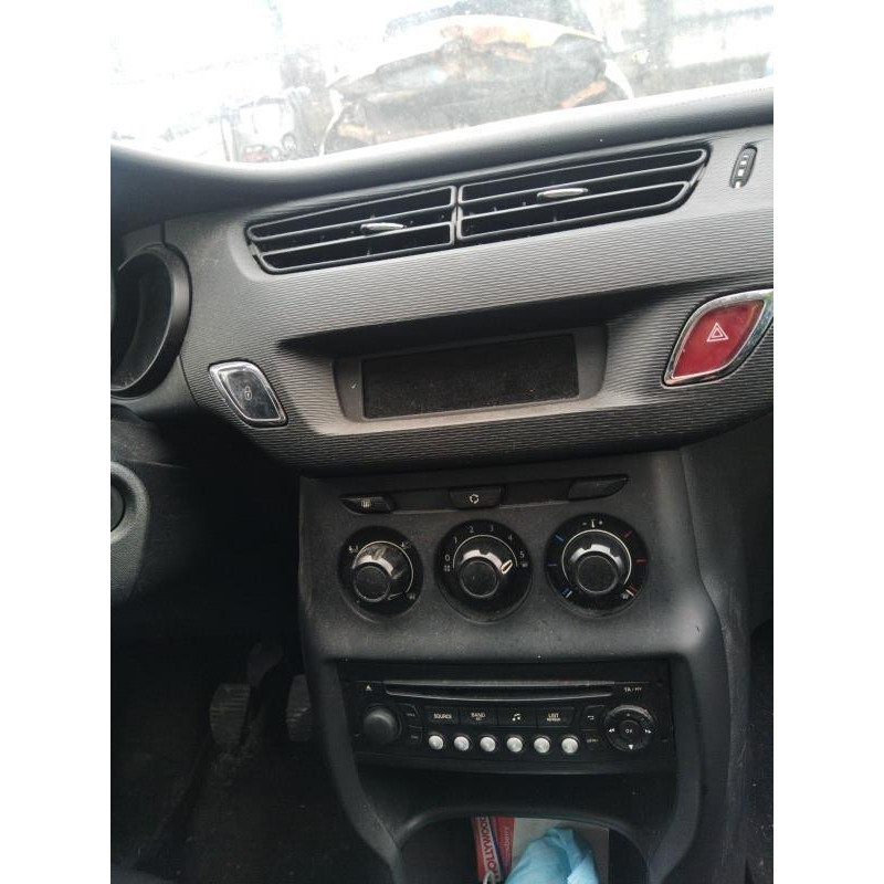 Pare boue arriere droit CITROEN C3 2 Photo n°16