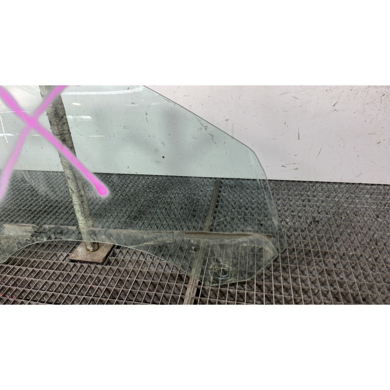 Vitre avant droit BMW SERIE 1 E88 Photo n°2