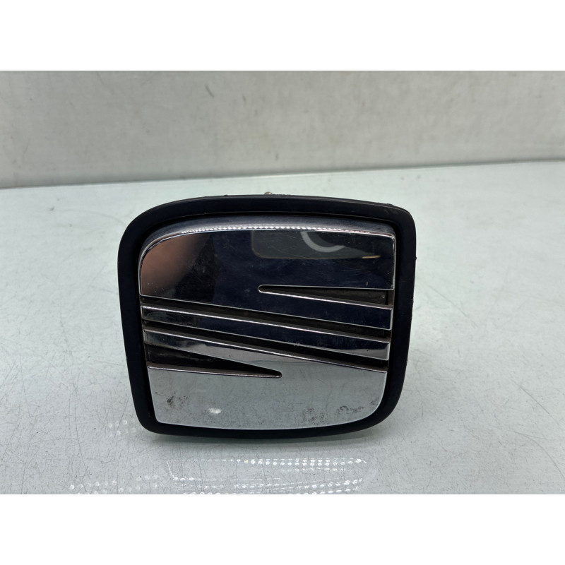 Bouton de coffre SEAT IBIZA 2 Photo n°1