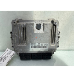 Calculateur moteur OPEL VIVARO 1 Photo n°1