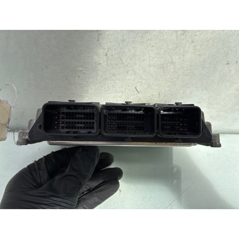 Calculateur moteur OPEL VIVARO 1 Photo n°2