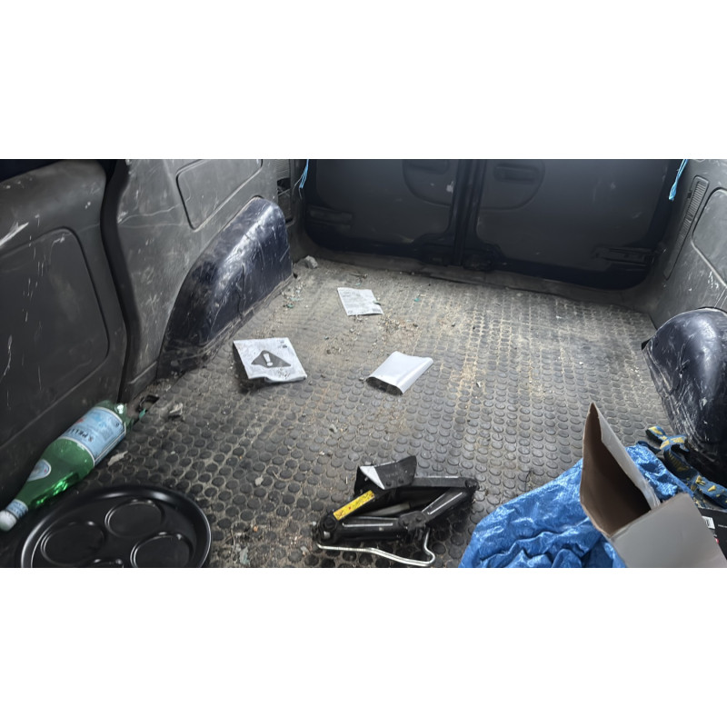 Vitre avant droit OPEL COMBO C Photo n°14