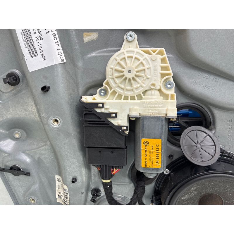 Leve vitre electrique arriere droit VOLKSWAGEN GOLF 4 Photo n°1