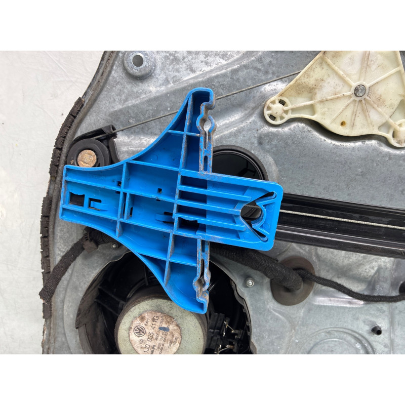 Leve vitre electrique arriere droit VOLKSWAGEN GOLF 4 Photo n°3