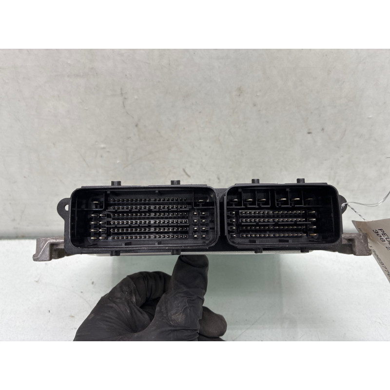 Calculateur moteur PEUGEOT 308 2 Photo n°1